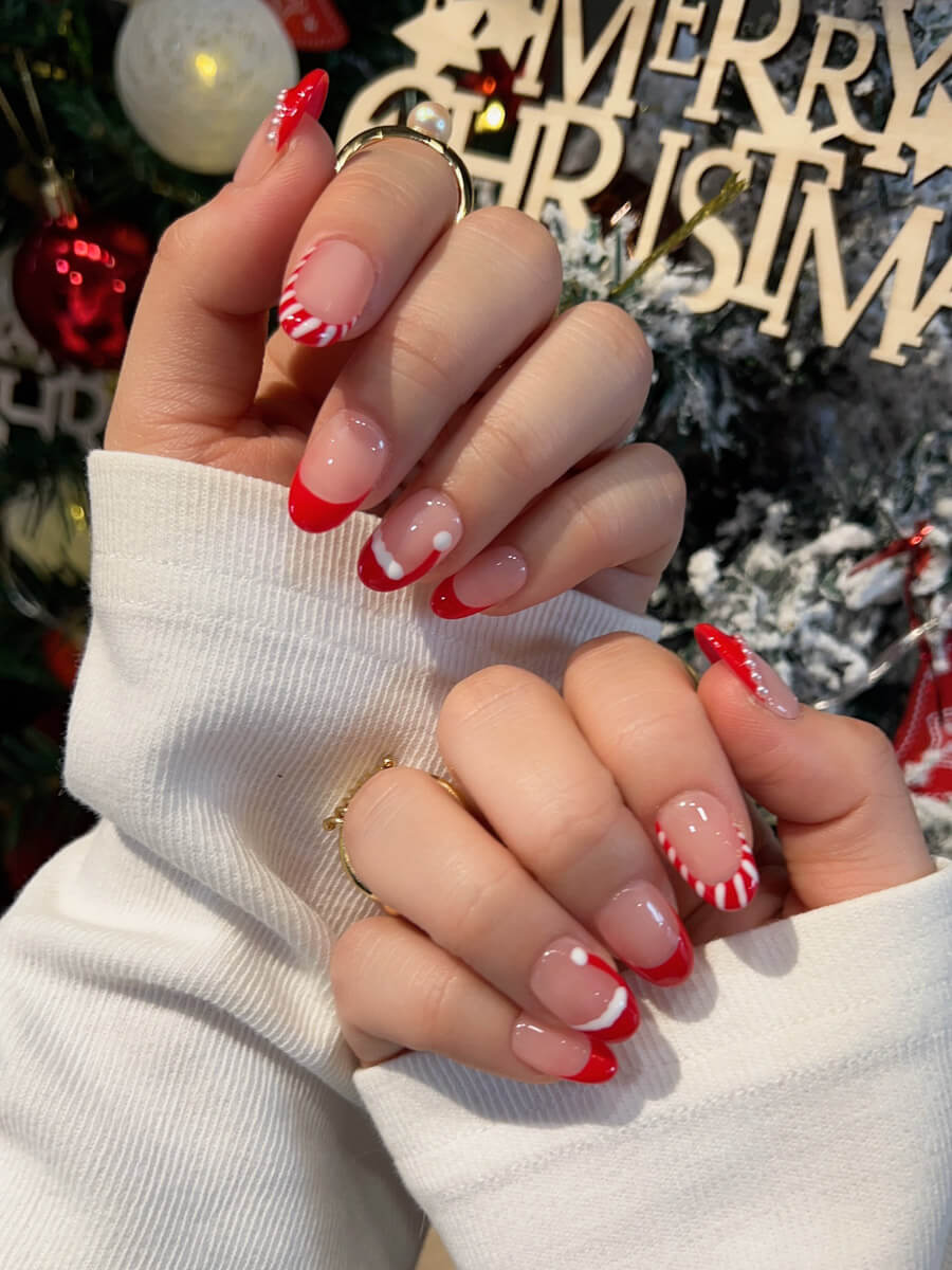 Red Christamas nails short oval Santa Hat