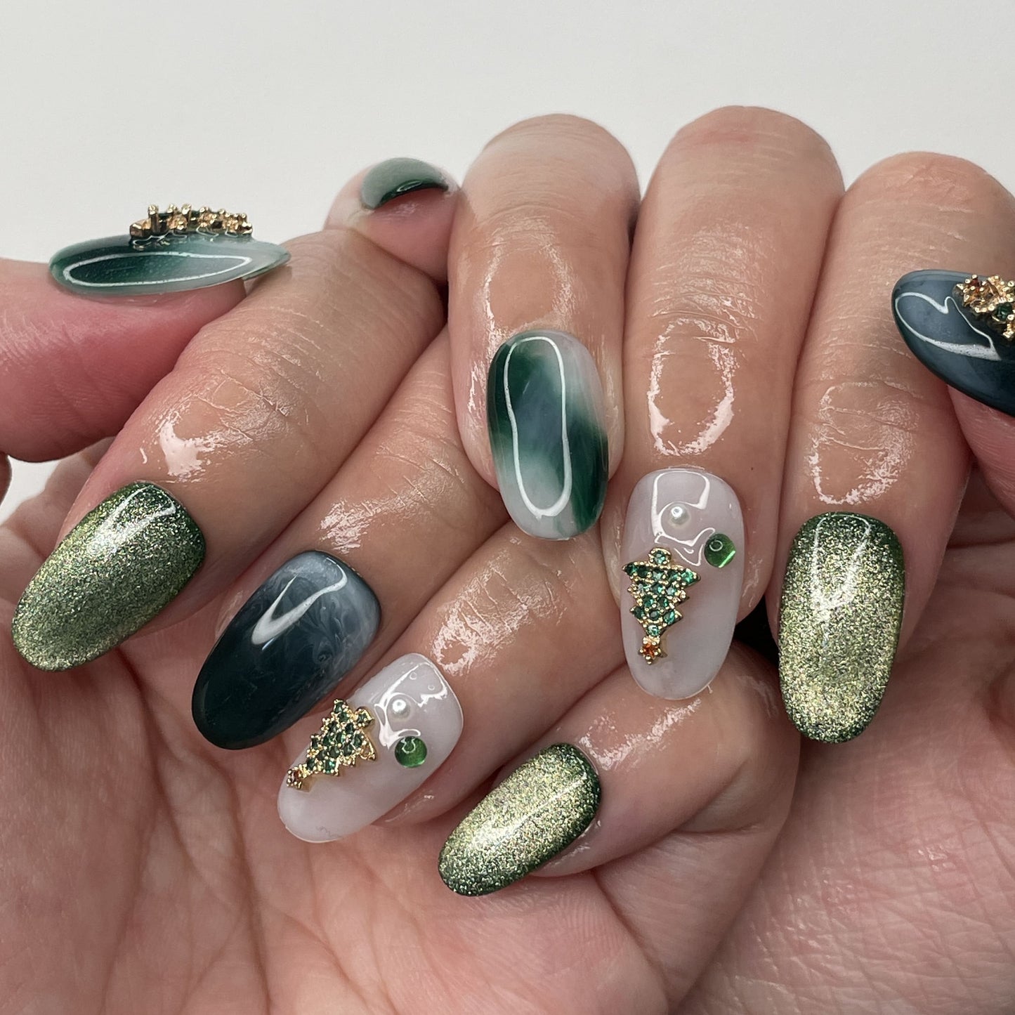 Green Christmas Nails Mystic Fir Short Oval nails