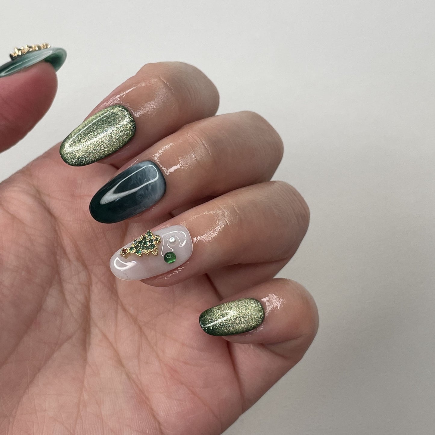 Green Christmas Nails Mystic Fir Short Oval nails