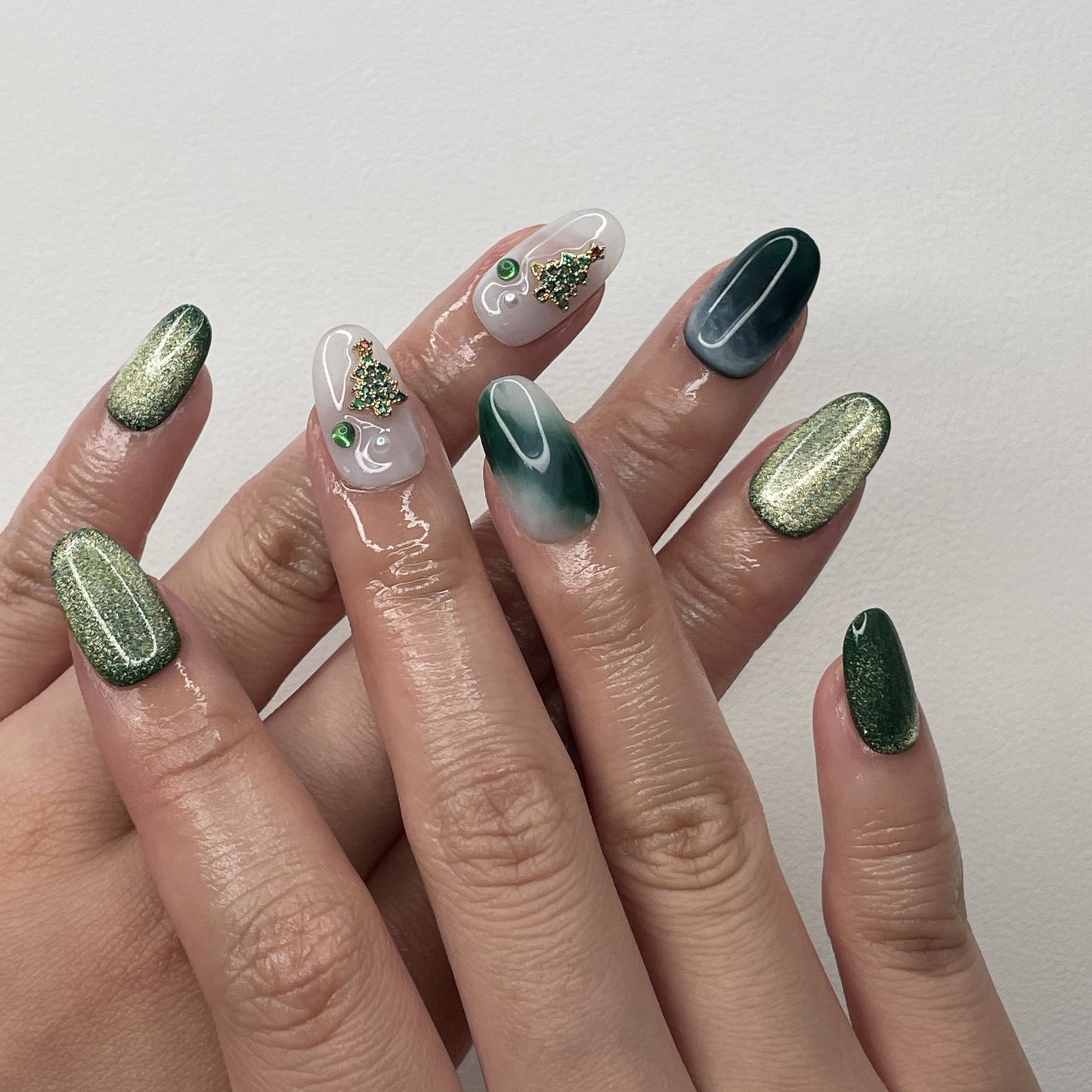 Green Christmas Nails Mystic Fir Short Oval nails