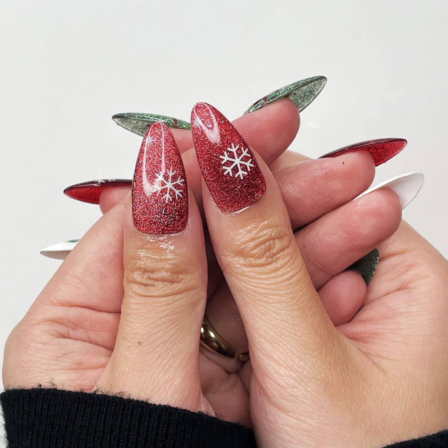 Yuletide Sparkle nails