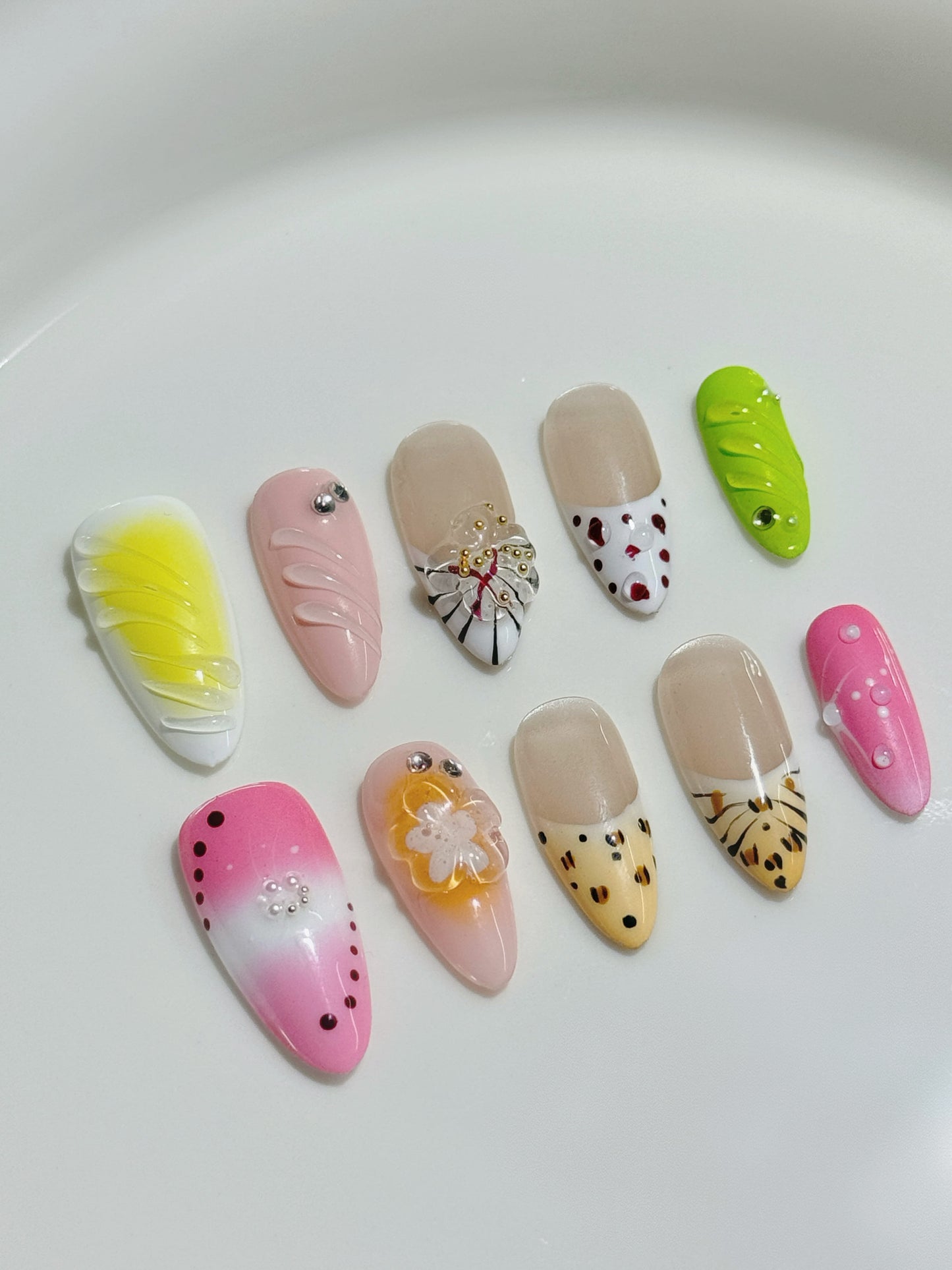 Golden Maple Leaf Designs Nails